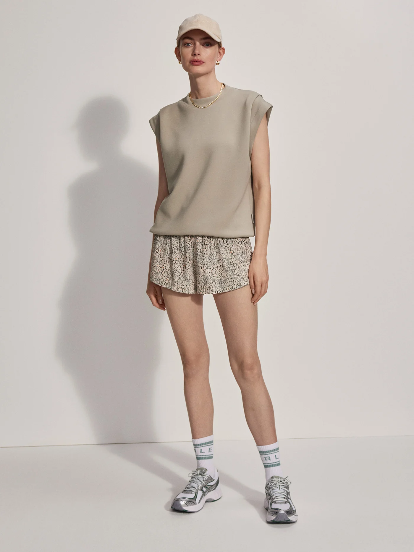 Otis Sleeveless Sweat - Image 10