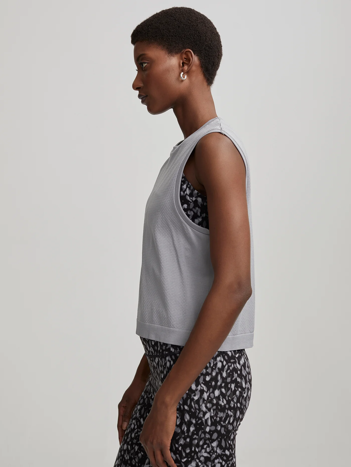 Page Seamless Crop Tank - Image 24